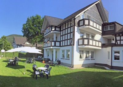 Hotel Flurschütz - Garten und Liegewiese